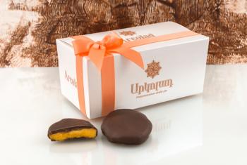 Chocolate coated dried peach, 220 g Chocolate coated dried peach, 220 g