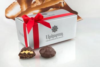 Chocolate coated dried fig with walnut, 250 g Chocolate coated dried fig with walnut, 250 g