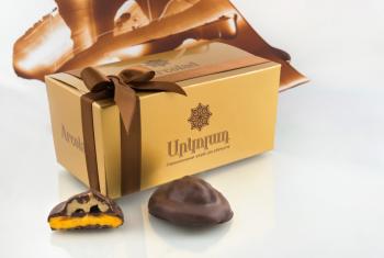 Շոկոլադապատ դեղձի չիր ընկույզով, 210 գ